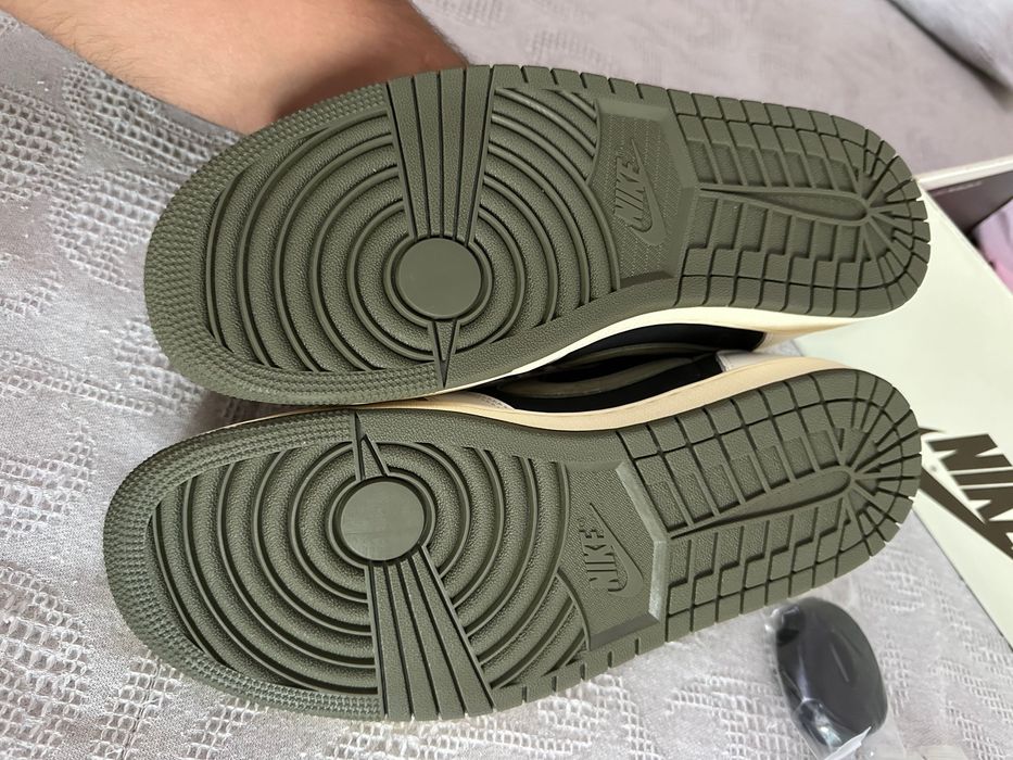 Travis Scott Olive