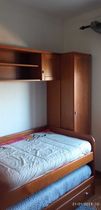 Estúdio c/2 camas + roupeiro+ Cómoda, Fantástico como Novo ótimo preço