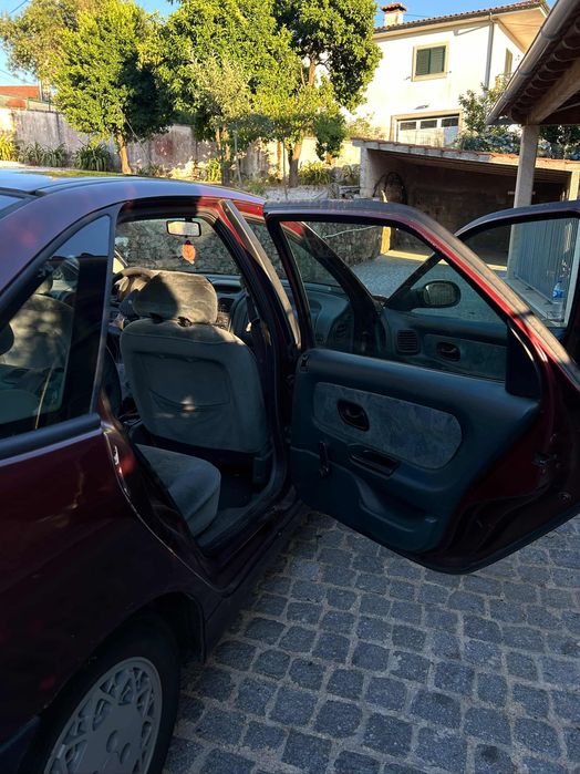 Renault Laguna ler descrição