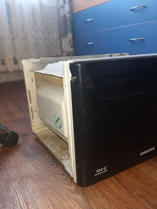 Микроволновая печь на запчасти