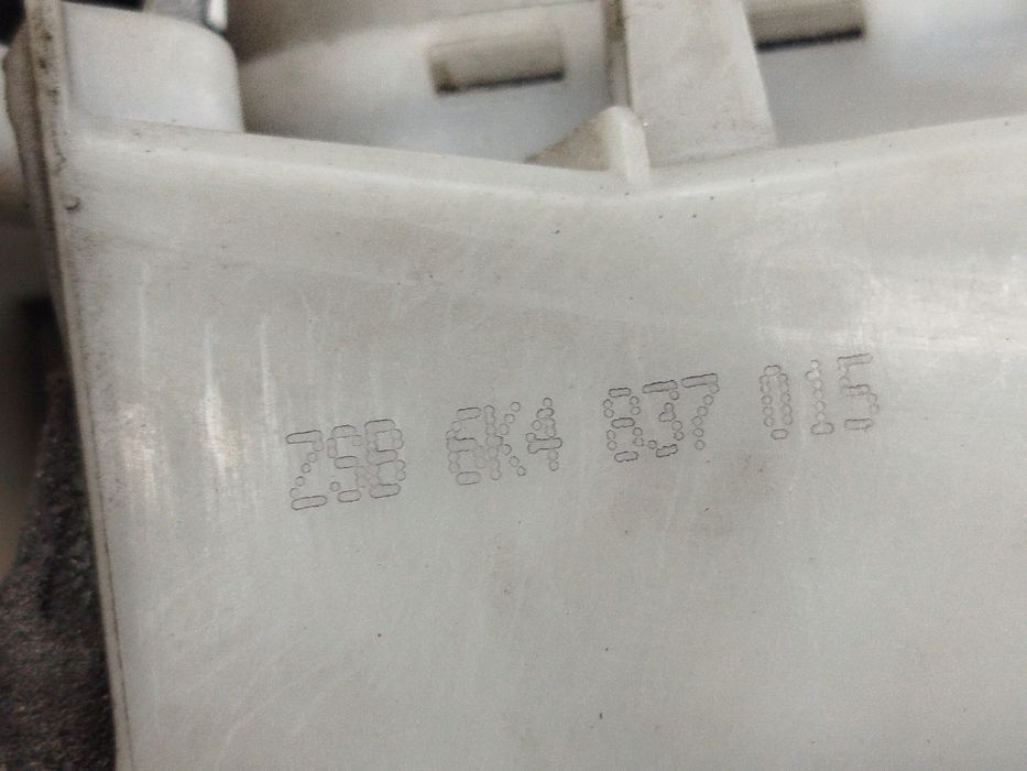 Fecho da Porta Frente Esquerdo - VOLKSWAGEN Polo Classic (6V2) | 95 - 09