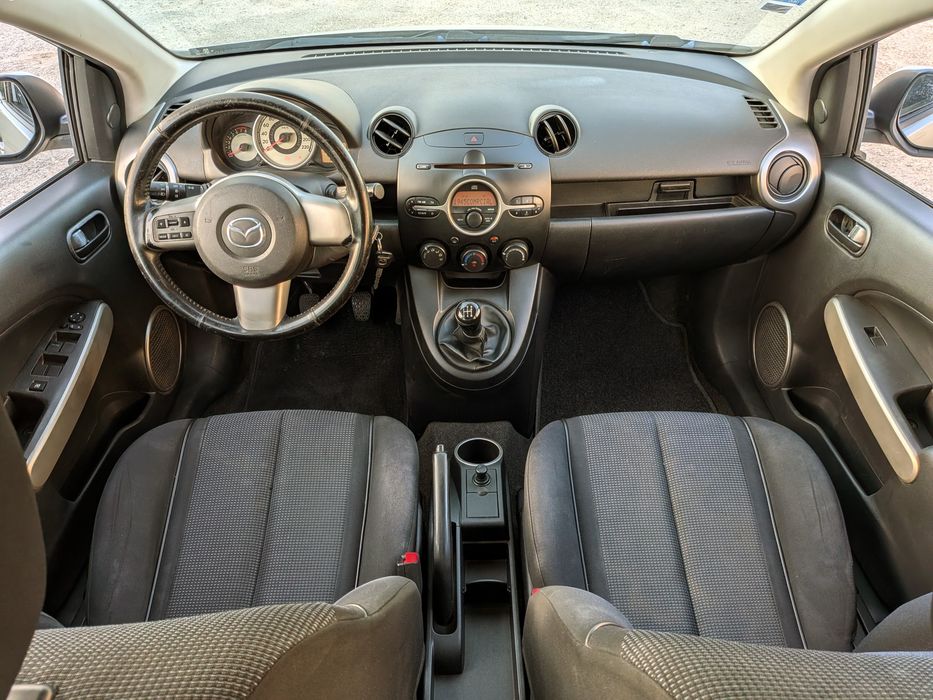 Mazda 2  1.3 16v full extras
