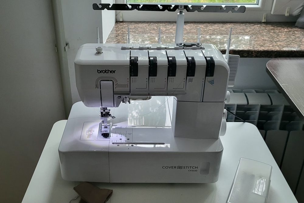 продам розпошивальну побутову машинку brather cover stitch cv 3550