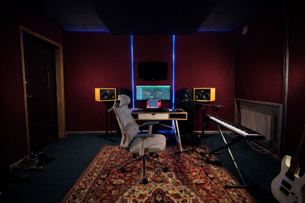 Студія звукозапису. Запис пісні. Зведення