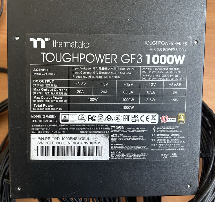 Блок живлення Thermaltake toughpower GF3 1000W. Стандарт 80+Gold.