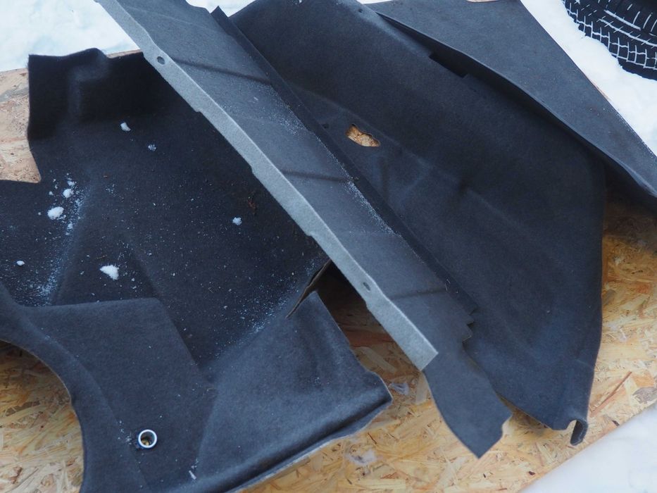 Tapicerka boczki bagażnika mercedes w124 coupe