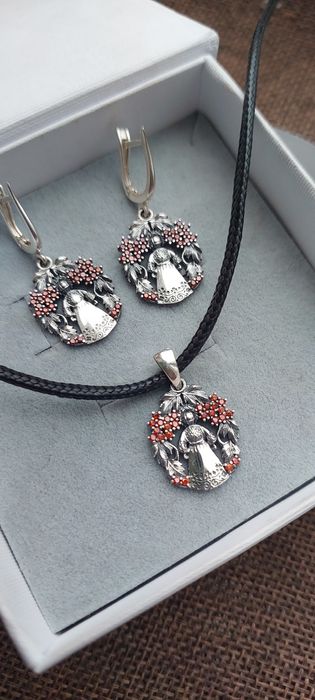 Срібний набір оберіг мотанка в калині