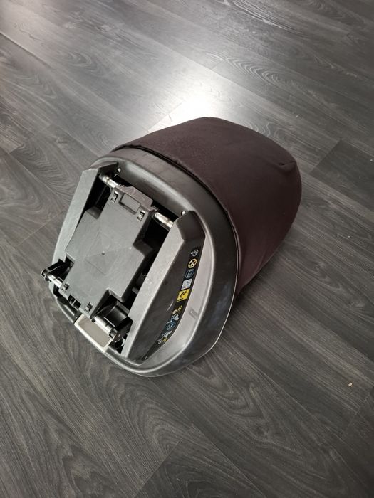 Cadeira auto e Isofix Bebeconfort em bom estado