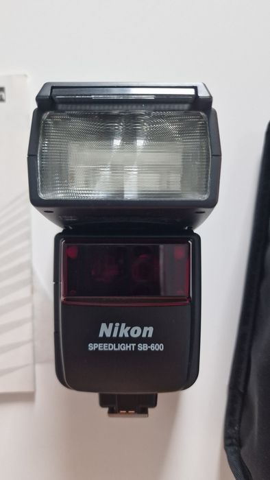 Nikon SB-600 Speedlight com acessórios