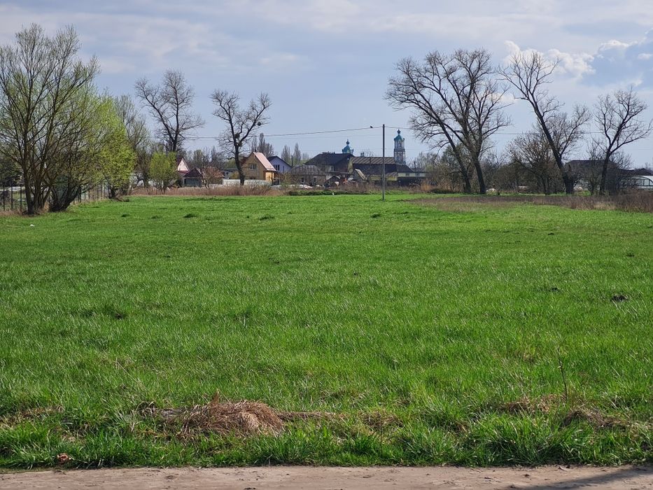 Требухів центр села 5 сот 300 мет від озера під будівництво