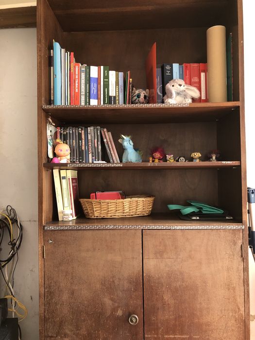 Estante em madeira em estado razoavel