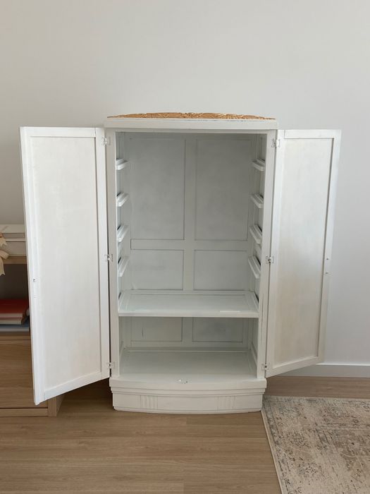 Armário antigo restaurado