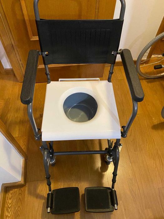 Cadeira de rodas semi nova