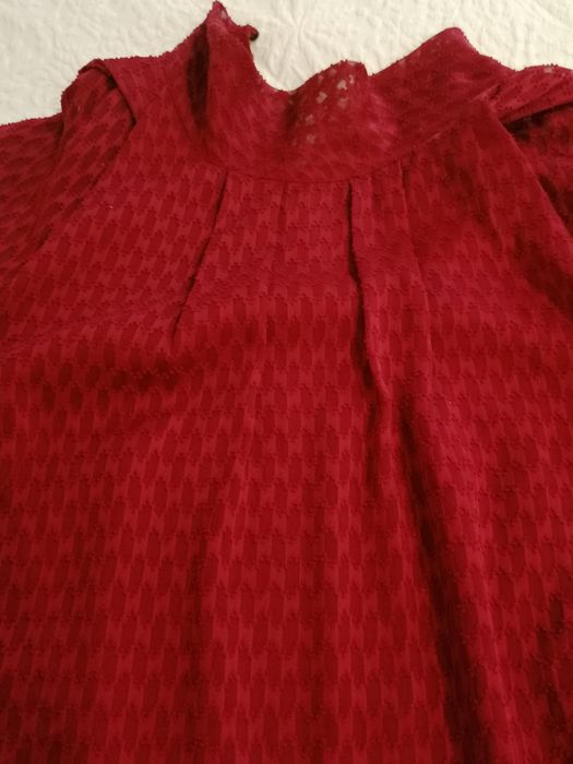 Blusa vermelha quase nova. Aperta atrás com três botões64550277738243121