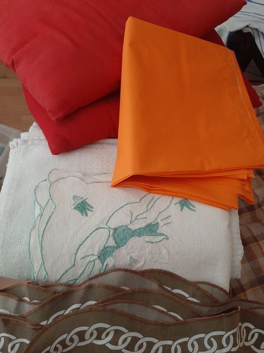 Conj roupa:Cortinados+cortinaWC+Toalha e lençol banho