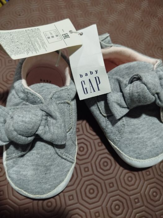Sapatilhas de bebê Gap 18/24 meses