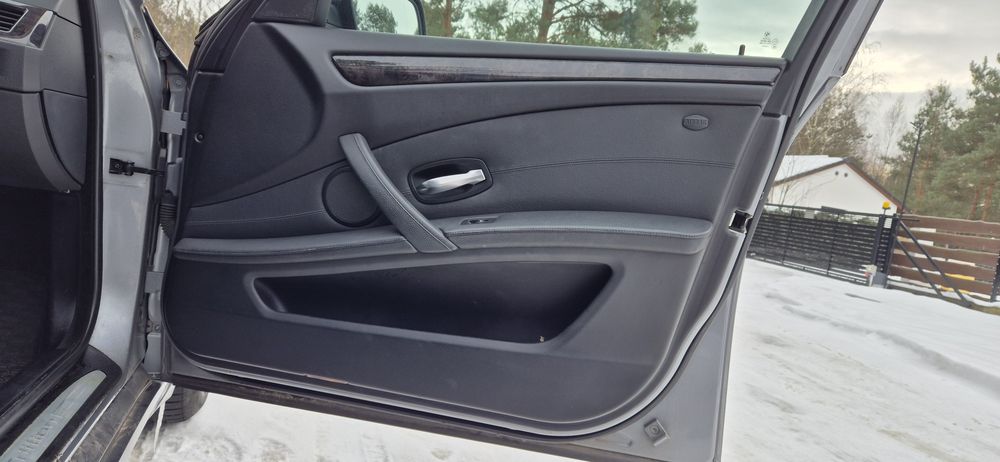 Fotele przód Kanapa tył. Bmw e61. Czarne skórzane. Europa. Boczki.