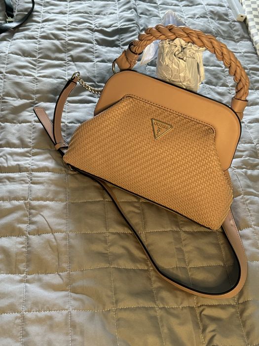 Bolsa GUESS, tela textuarizada, com 2 alças, de mão e ombro(pode ser r