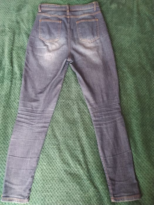 Spodnie z wysokim stanem