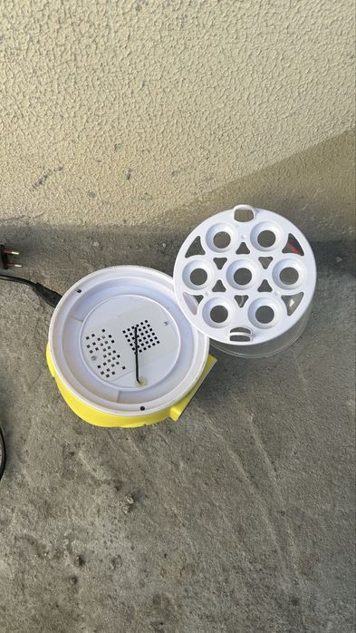 Електронний інкубатор на 7 яєць