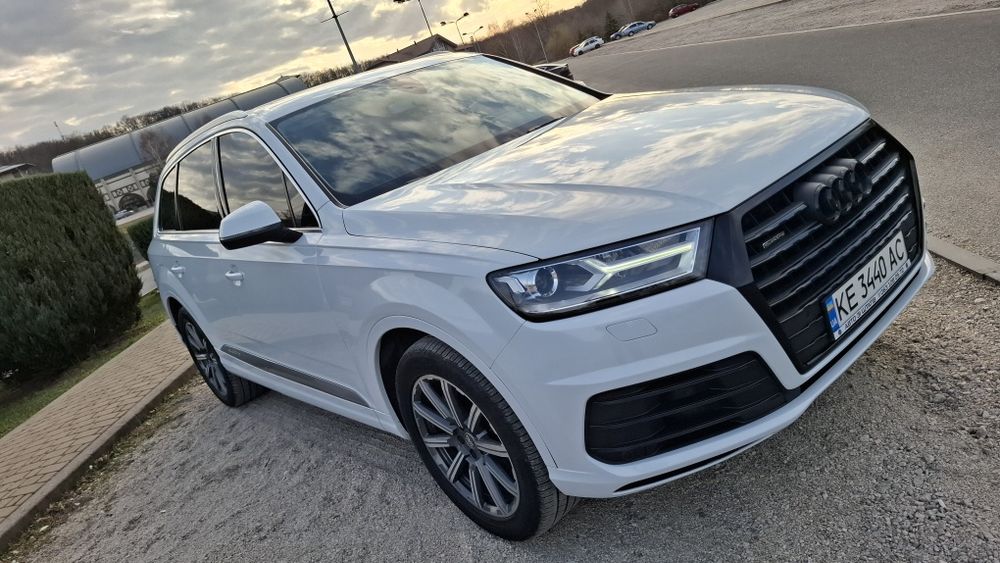 Продам Ауди Q7 m