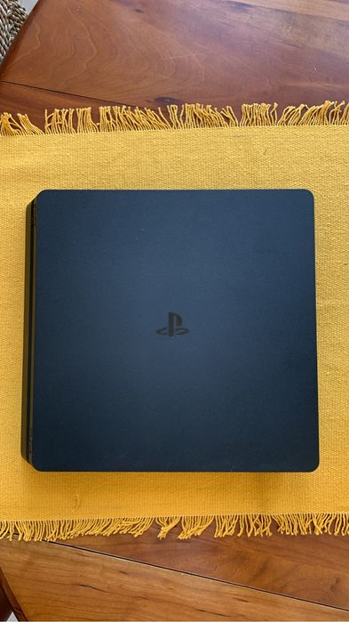 Playstation 4 500gb+ comando e cabos