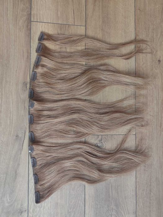 Naturalne włosy ciemny blond doczepiane 5 taśm na spinki 45 cm 126 g