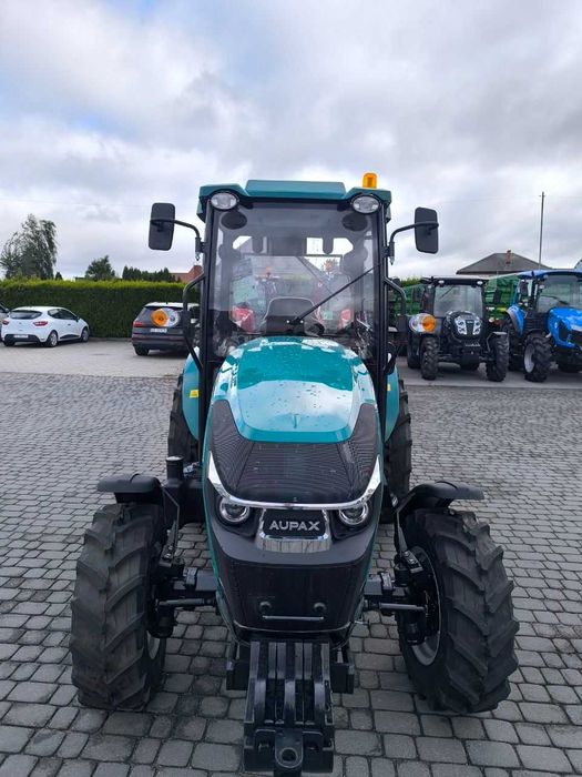 Ciągnik rolniczy marki AUPAX model 2040