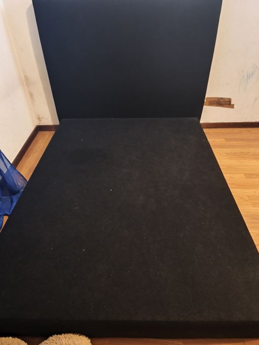 Cama de Casal com Cabeceira Preta e Colchão Incluído – Excelente Oportunidade!