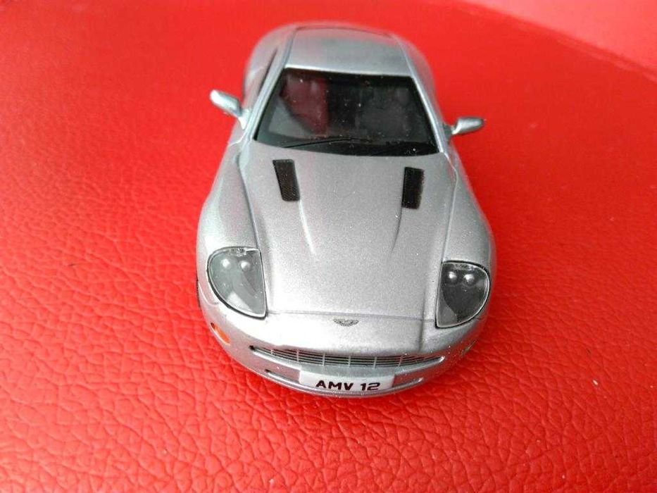 Aston Martin v12 vanquish  deagostini