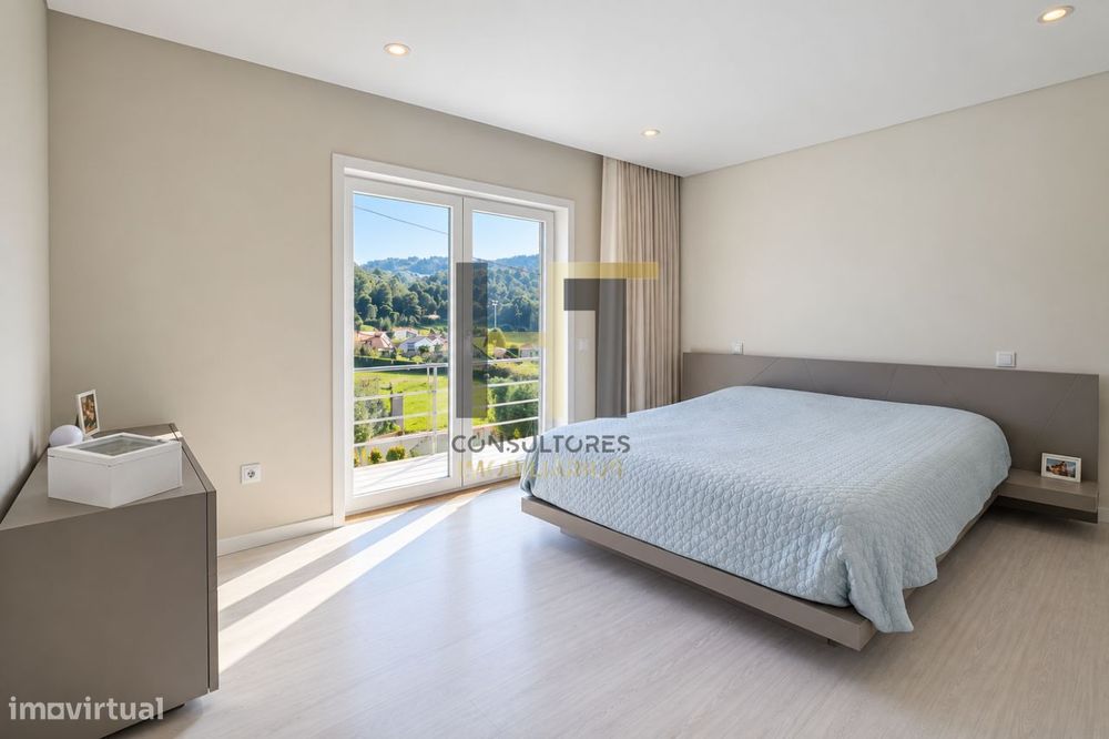 Moradia T3 Isolada de 4 Frentes | Suíte | Jardim | Alvarelhos