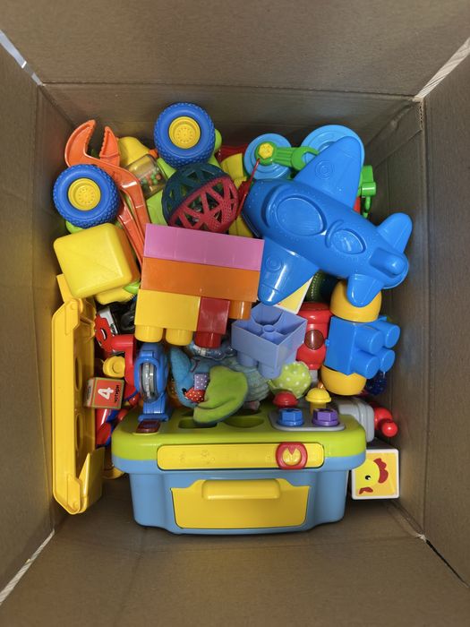 Коробка Дитячих іграшок від 7 місяців до 2 років
