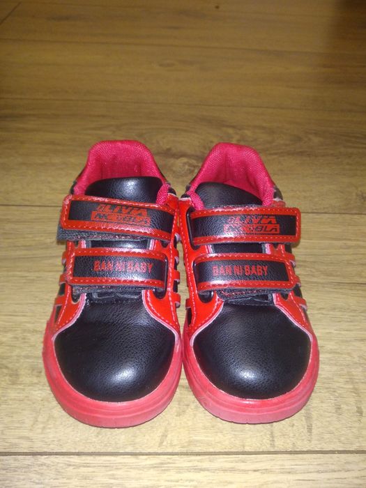 Кросівки дитячі .