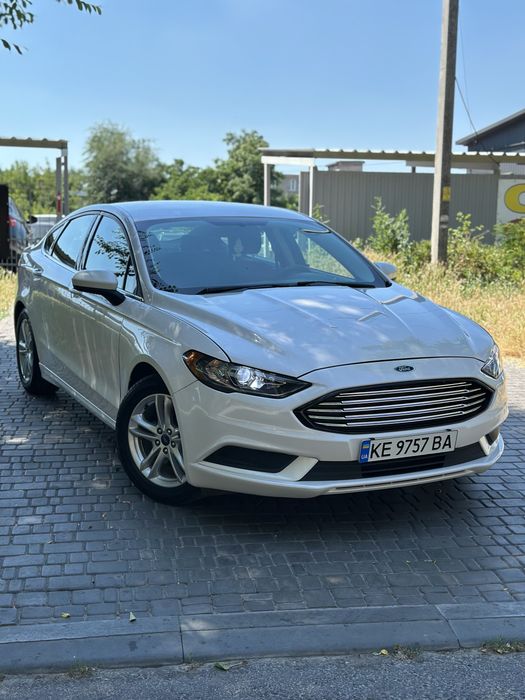 Ford Fusion SE.