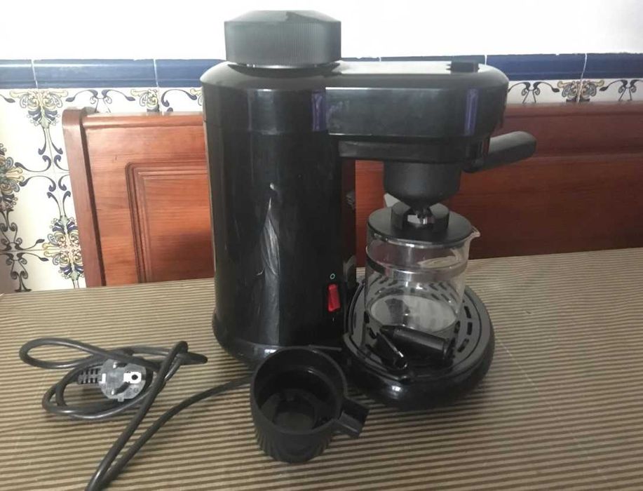 Máquina de café UFESA só liguei para experimentar.