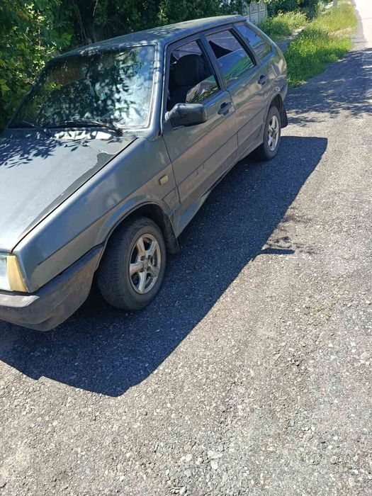 Продам 2 автомобіля ВАЗ 2109. Сірого і зеленого кольору,на ходу в гарному стані!