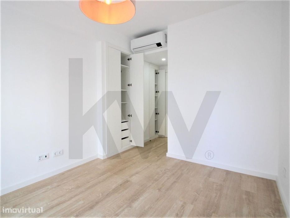 Apartamento T4 Remodelado a 4 min da Praia – Paço de Arcos