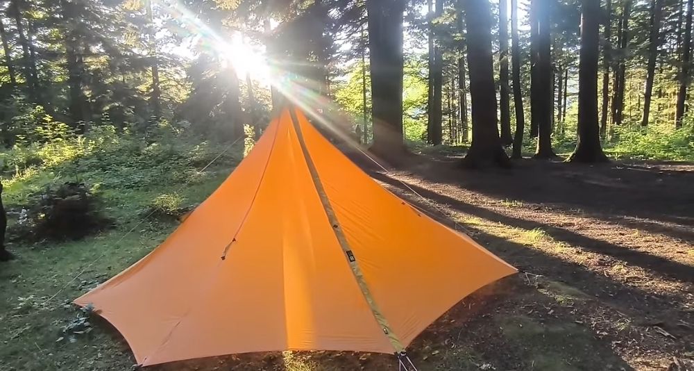 Намет ,піраміда , 860 грам , легкохідна палатка