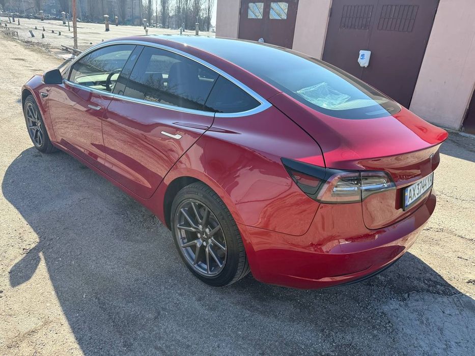 Продам тесла 3 long range 2019