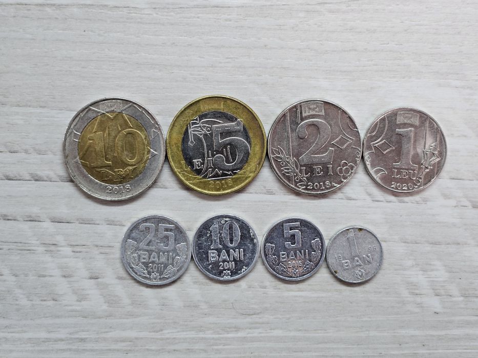 Наборы монет: Китай Джао, Корея, Гонконг, Япония, Индия, Молдова