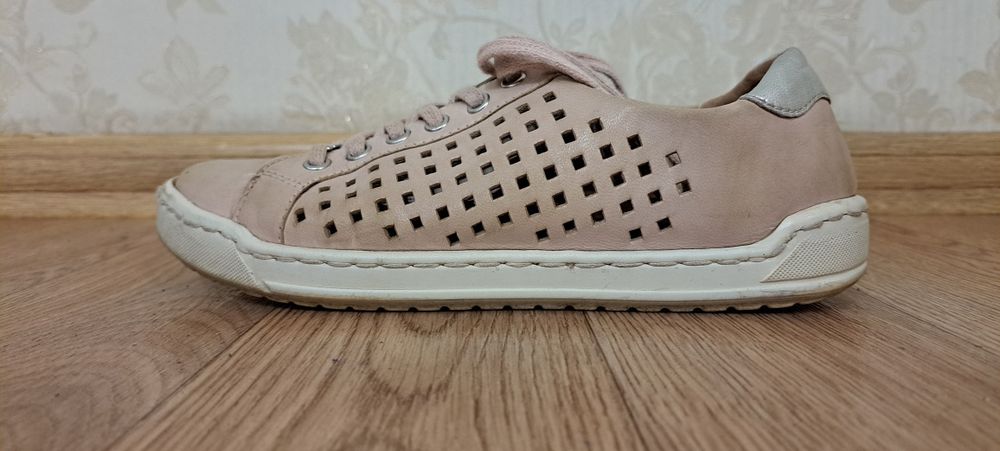 Туфлі з перфорацією