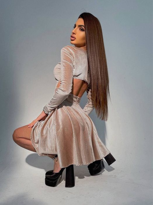 Бархатное бежевое платье в мелкую пайетку 350