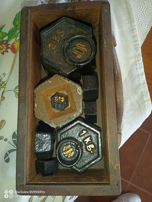 Caixa com 8 pesos