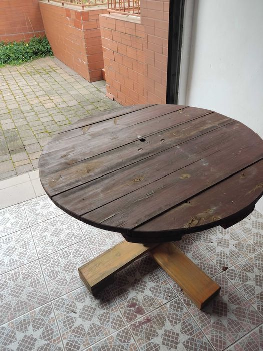 Stół ogrodowy drewniany