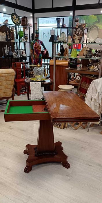 Mesa de jogo antiga