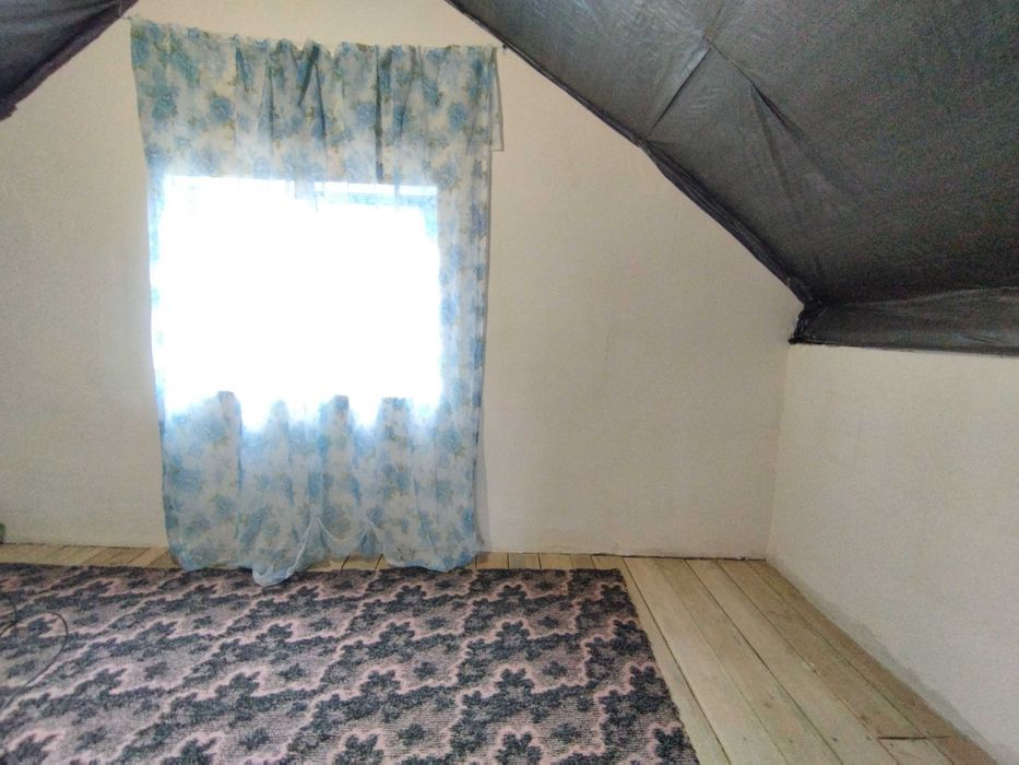 Продаж будинку біля магазину Сім'я