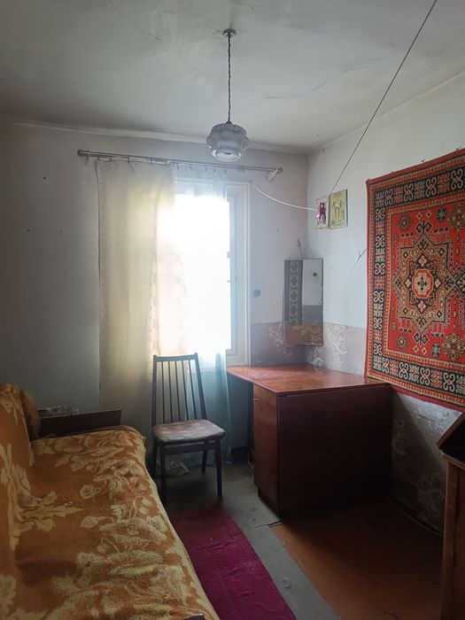 Пів будинку в затишному місці