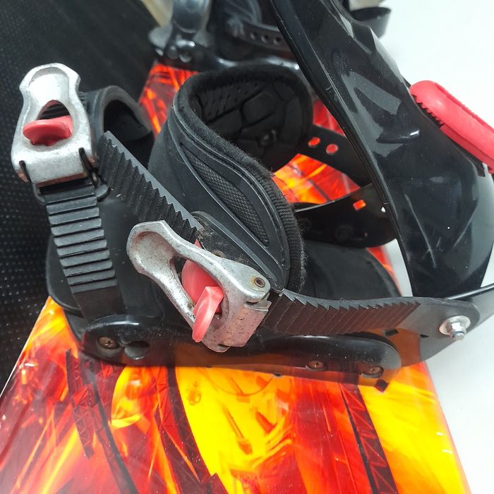 Deska snowboardowa 132 z wiązaniami