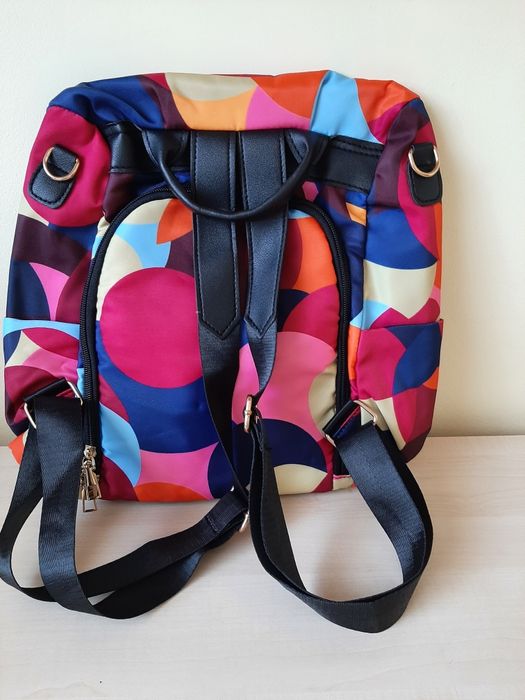 Plecak damski w kolorowe kółka. Antykradzieżowy.