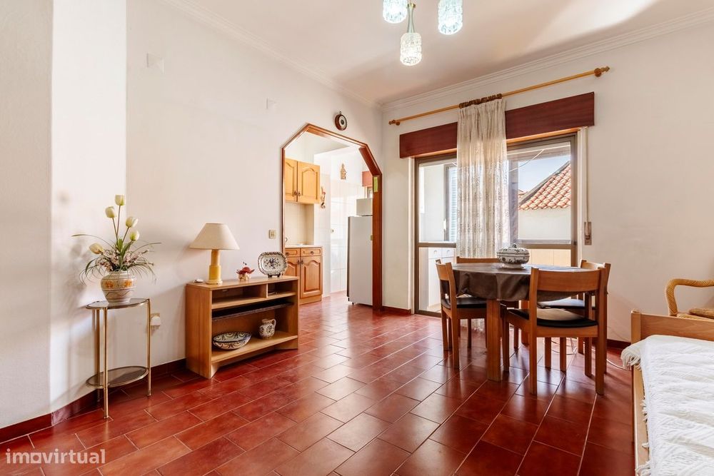 Apartamento T1 c/ Varanda e Marquise, a 550m da Praia, na Costa da Cap